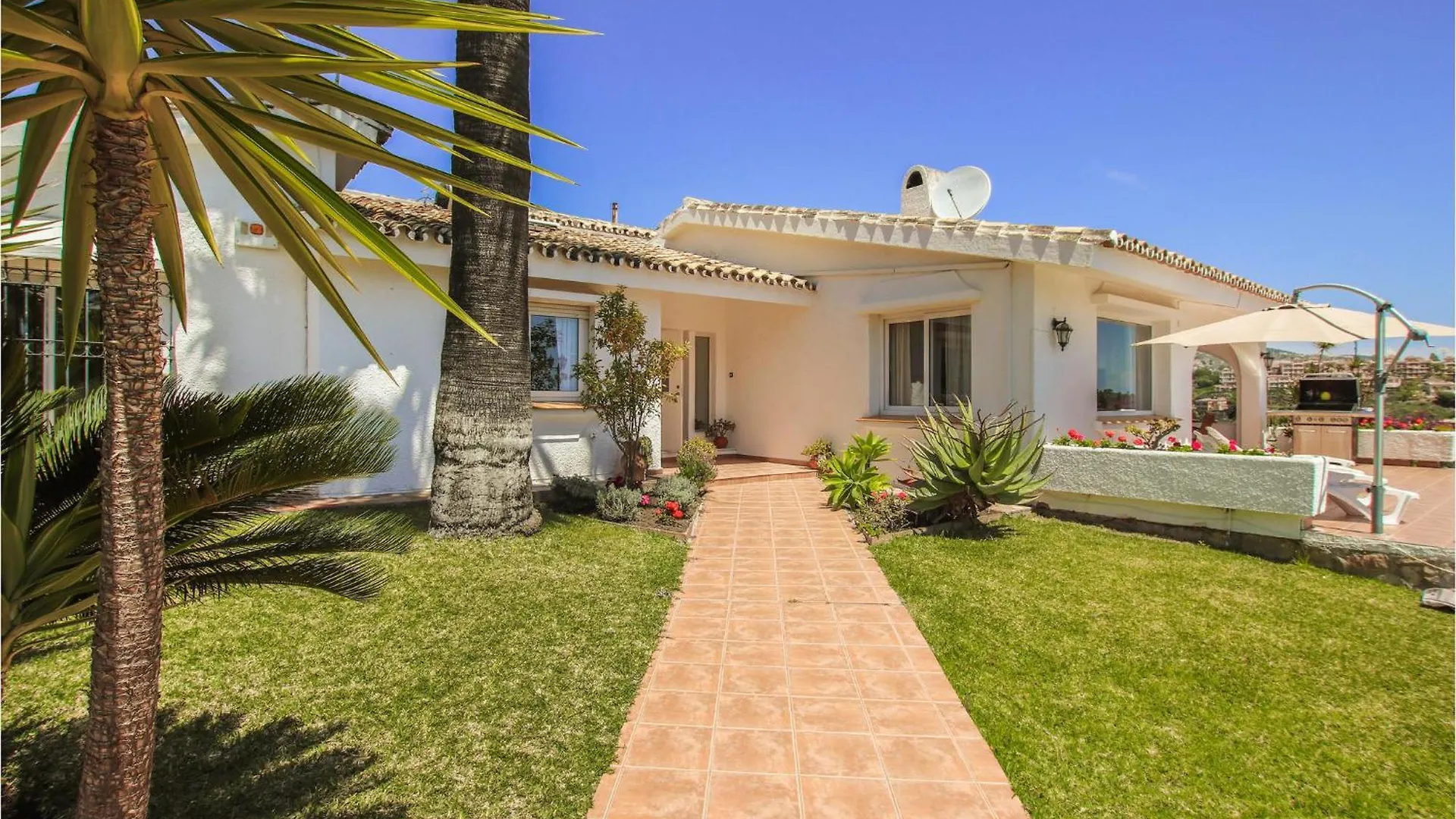 Gorgeous Home In Benalmadena With Wifi بيت للعطل
